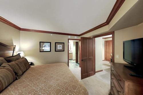 Squaw Creek - Ski-In Condo & Studio - Pools & Gym condo - image 9