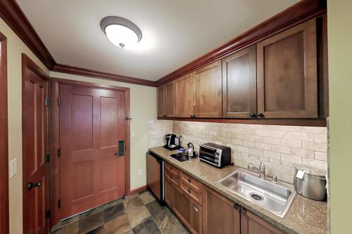 Resort at Squaw Creek - Ski-In Ski-Out Pools Gym condo - main image