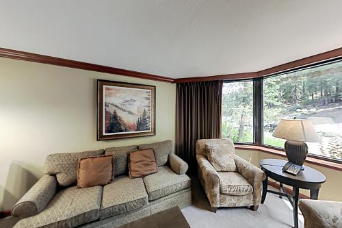 Resort at Squaw Creek - Ski-In Ski-Out Pools Gym condo - image 2