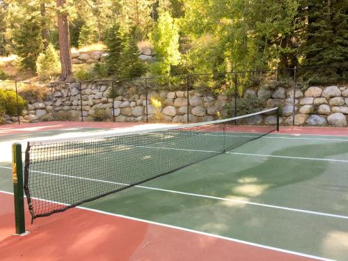 Resort at Squaw Creek - Ski-In Ski-Out Pools Gym condo - image 12