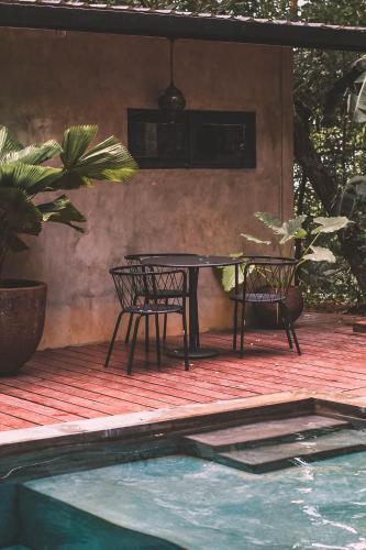 Hostel-Island Paradise, Saboga Lodge and Villa Noelia