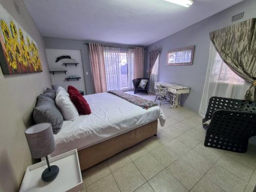 Kaleaba Bachelor Unit Johannesburg