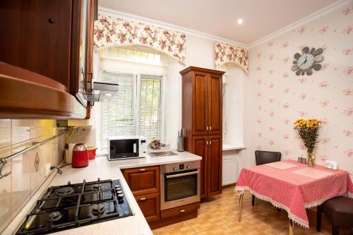 2 bedroom apartment town center - image 11