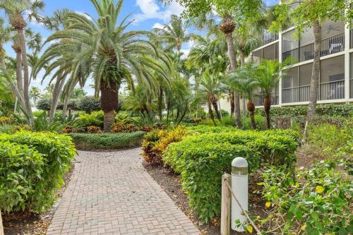 World Class Resort Famous Beaches Captiva Island Remodeled Unit Large Lanai - image 11