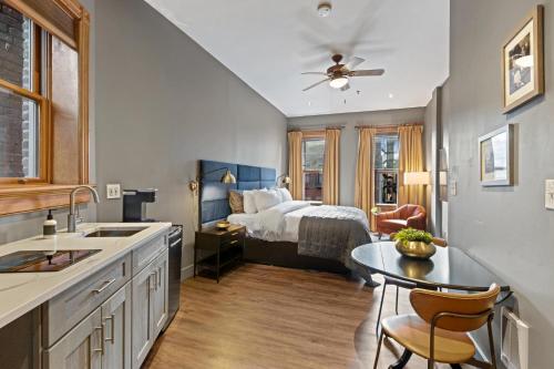 Blue Moon Hotel - Powered By Jurny - image 3