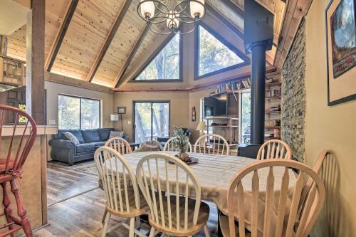 Updated Tree House Pine Mtn Club Cabin by Trails in Pine Mountain Club (CA)