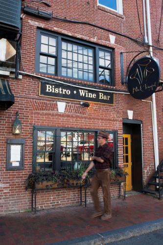 Ale House Inn - image 13