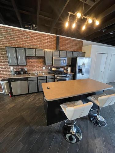 Spacious Bi Level Loft w Balcony Downtown Detroit
