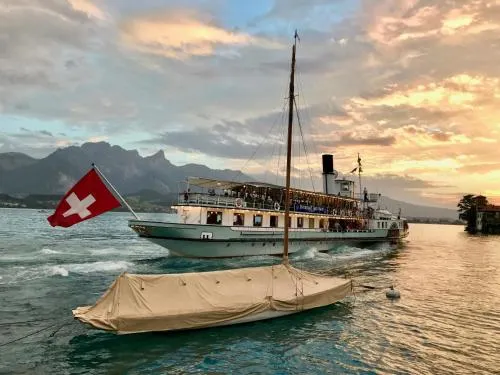 Chalet Oberhofen am Thunersee, 4 Sterne Privatwohnung, 2 Schlafzimmer, gratis Parkplatz, Seeblick in Oberhofen am Thunersee, Schweiz