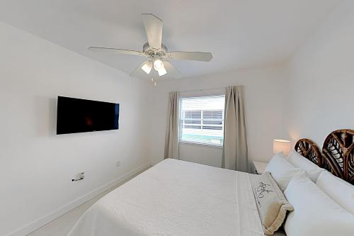 Comfy Seaclusion - Gourmet Kitchen - Walk to Beach condo - image 12