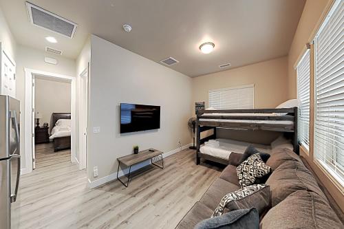 Apple Rose Casita - Brand New - 10 Mins to Downtown home - main image