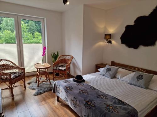 2 bedrooms, 4 beds
