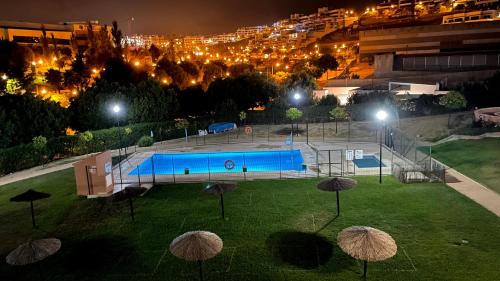 สระว่ายน้ำ, El Pescadito. Appartamento con piscina in Costa del Sol in ปวยร์โต เด เอสเตโปนา