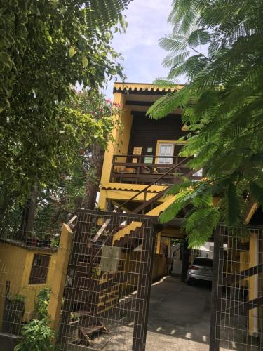 2 bedrooms, 6 beds