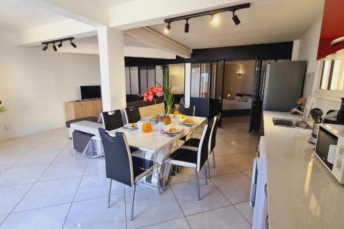 Appartement ATELIER PEI a Trois Mares Tampon - Residence avec piscine chauffee pour 2 personnes