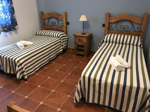 2 twin beds
