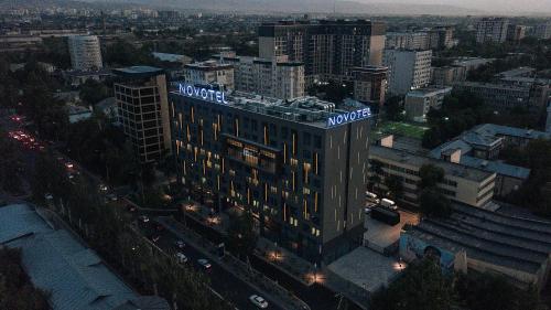 Hotellet från utsidan, Novotel Bishkek City Center in Bishkek