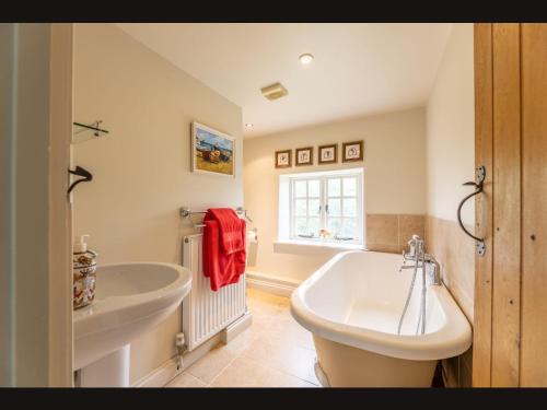 Wisteria Cottage , Pretty Cotswold Cottage close to Chipping Campden