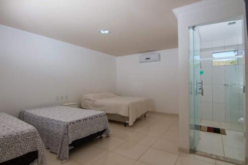 1 double bed, 2 twin beds