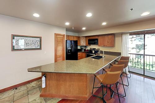 Silver Cliff Village - Walk to Lifts & Main St condo - image 6