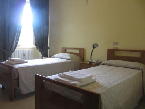 2 twin beds