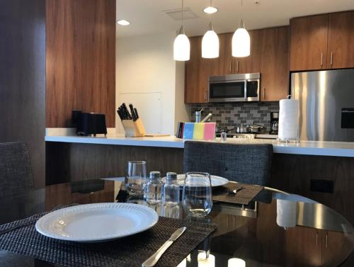 Centrally Located In Sunset Strip 30 Day Stays - main image