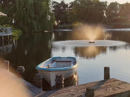 Accommodation at Lakeside