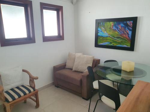 Casa Condominio com 04 quartos, 200 metros da Praia de Manguinhos in 马惠霍斯海滩