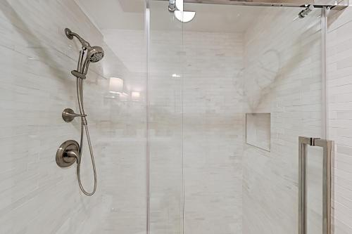 Ski-In Dual-Suites at Woodbridge - Hot Tub & Pool condo - image 10