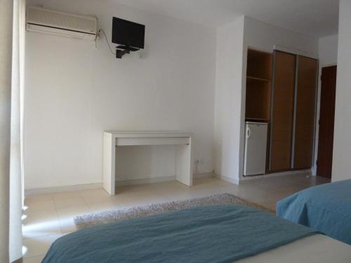1 double bed, 1 twin bed