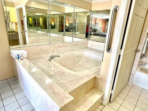 Luxury Inn Liberty