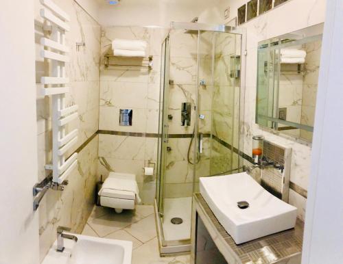 parisa suite Room Type - Deluxe Double Room with Shower