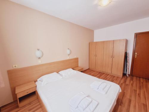 One-Bedroom Apartment image 5