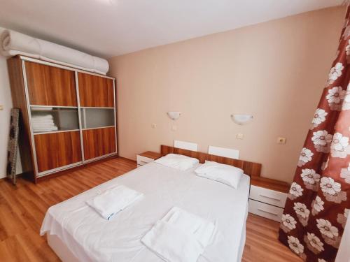 One-Bedroom Apartment image 3