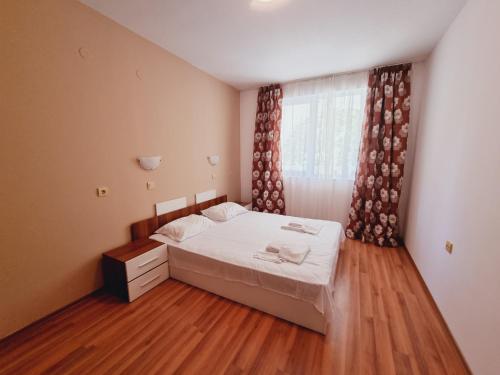 One-Bedroom Apartment image 4