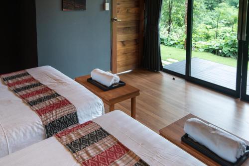 2 bedrooms, 4 beds