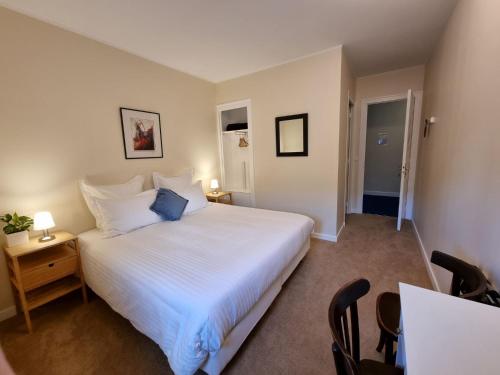 1 queen bed