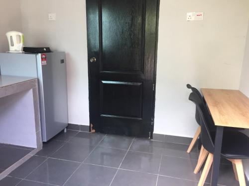 Kitchen, CASA ADELIA STUDIO CHUKAI KEMAMAN in Kampung mak chili