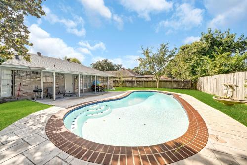 B&B Houston - Private Pool, Pool Table, Outdoor kitchen,Spa - Bed and Breakfast Houston