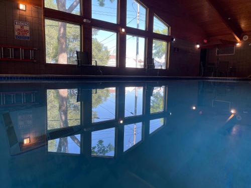 Nichols Inn & Suites
