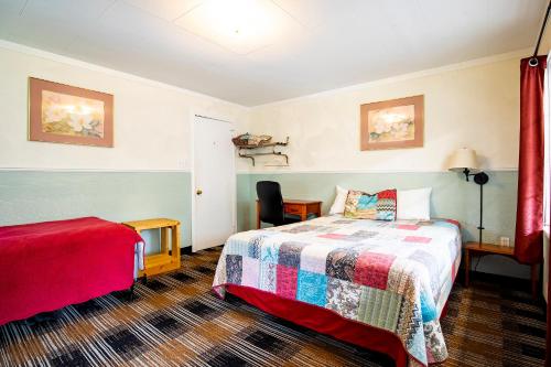 1 Queen and 1 Twin Room with Kitchenette