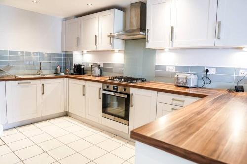 廚房, Beautiful 3 bedroom apartment by the Sea in 紐基海濱