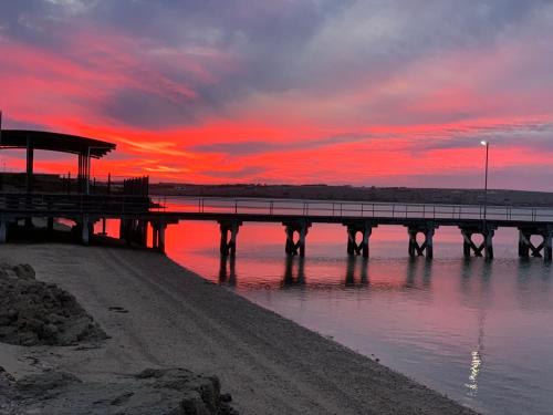 pludmale, Beachside & Jetty View 7 - Sea Eagle Nest Apartment in Streaky Bay