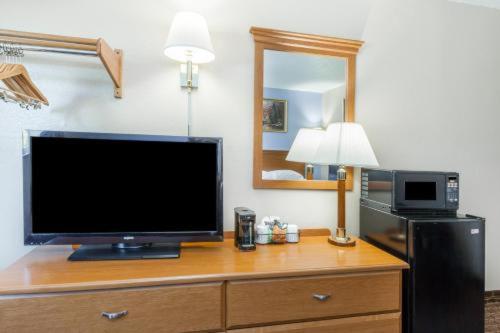 Super 8 by Wyndham Johnstown/Gloversville, Johnstown (photo 8)