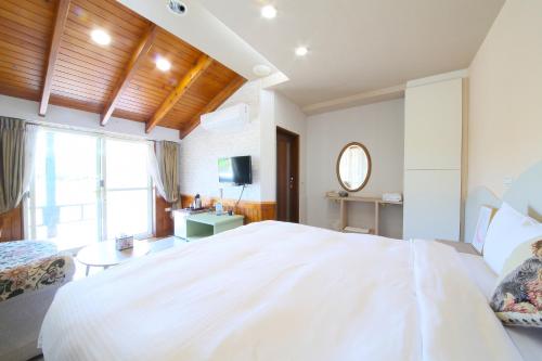동 산 허 B&B
