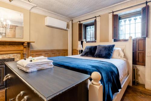 1899 Historic Luxury Brooklyn Brownstone (Vintage)