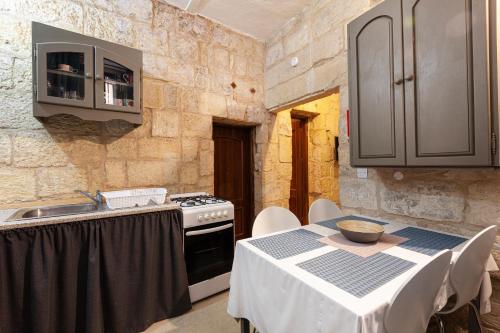 BRG34 - Historical Vittoriosa Townhouse in Birgu