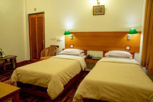 King Room with Garden View image 2