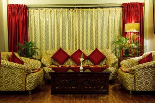 King Room with Garden View image 3