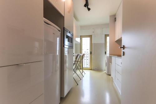 Modern & Bright Avenidas Novas by Homing - image 10